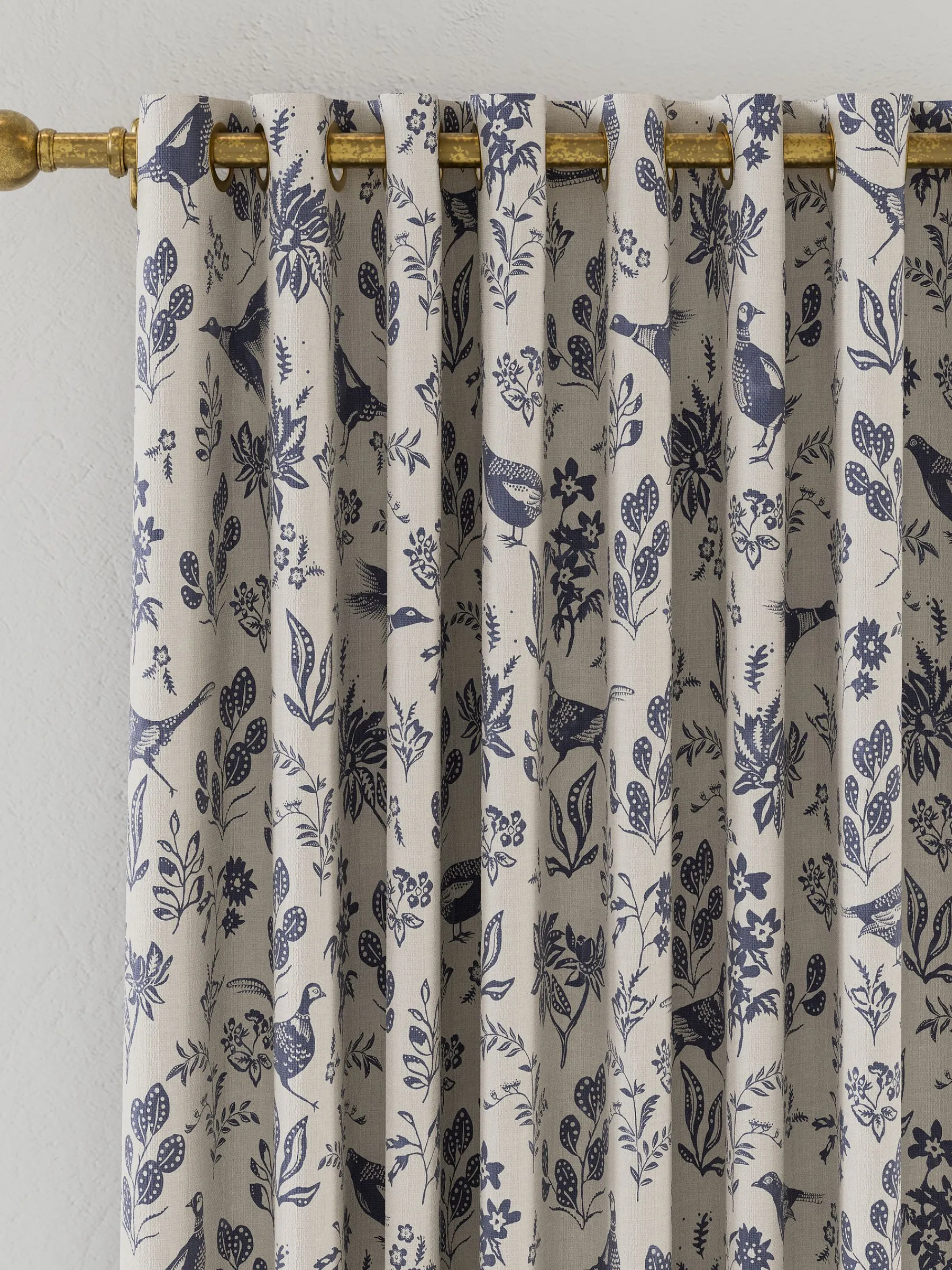 Festival Pheasants Set of 2 Blackout Eyelet Curtains<Joules Clearance