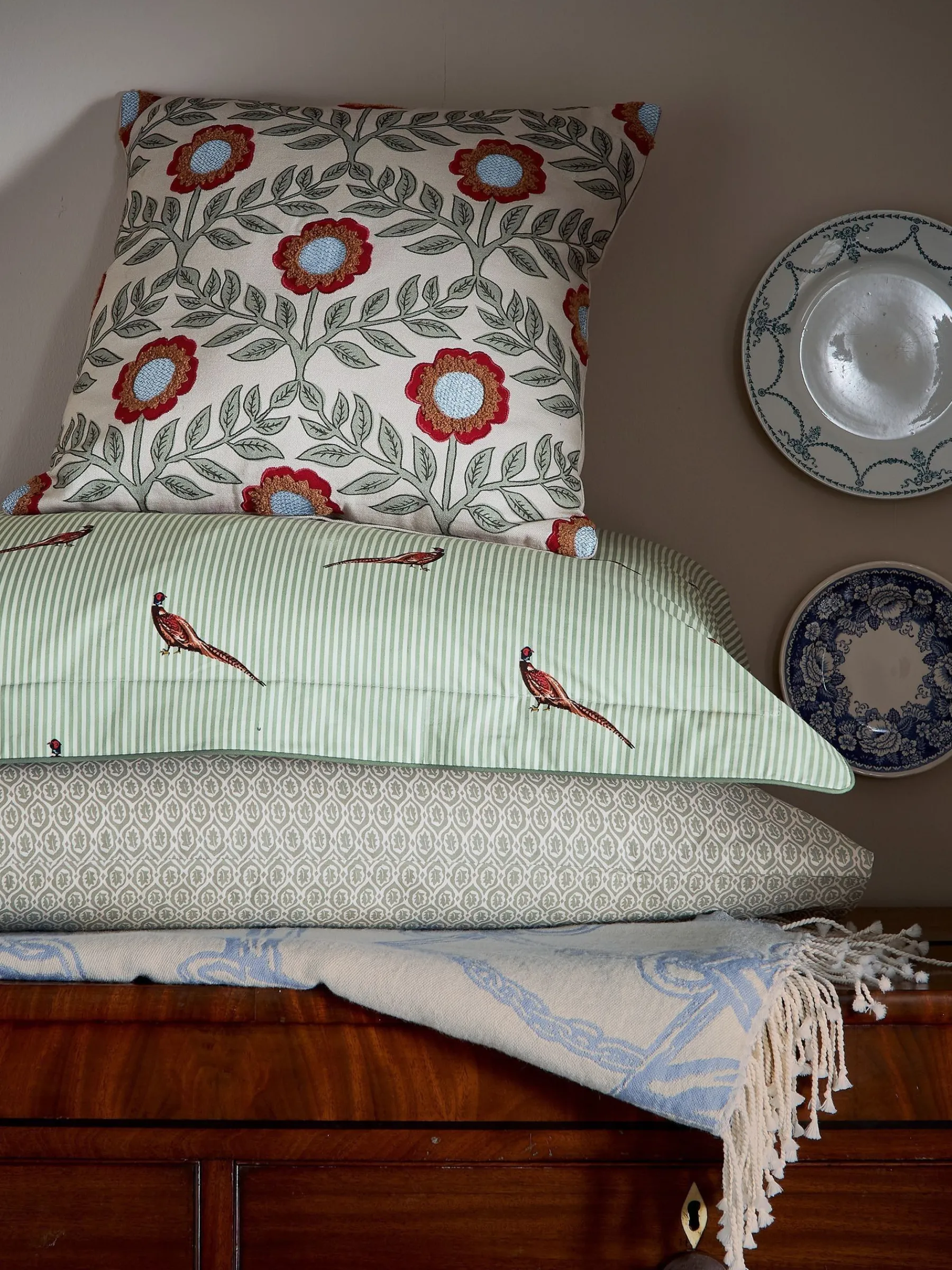 Floral Trellis 100% Cotton Cushion<Joules New