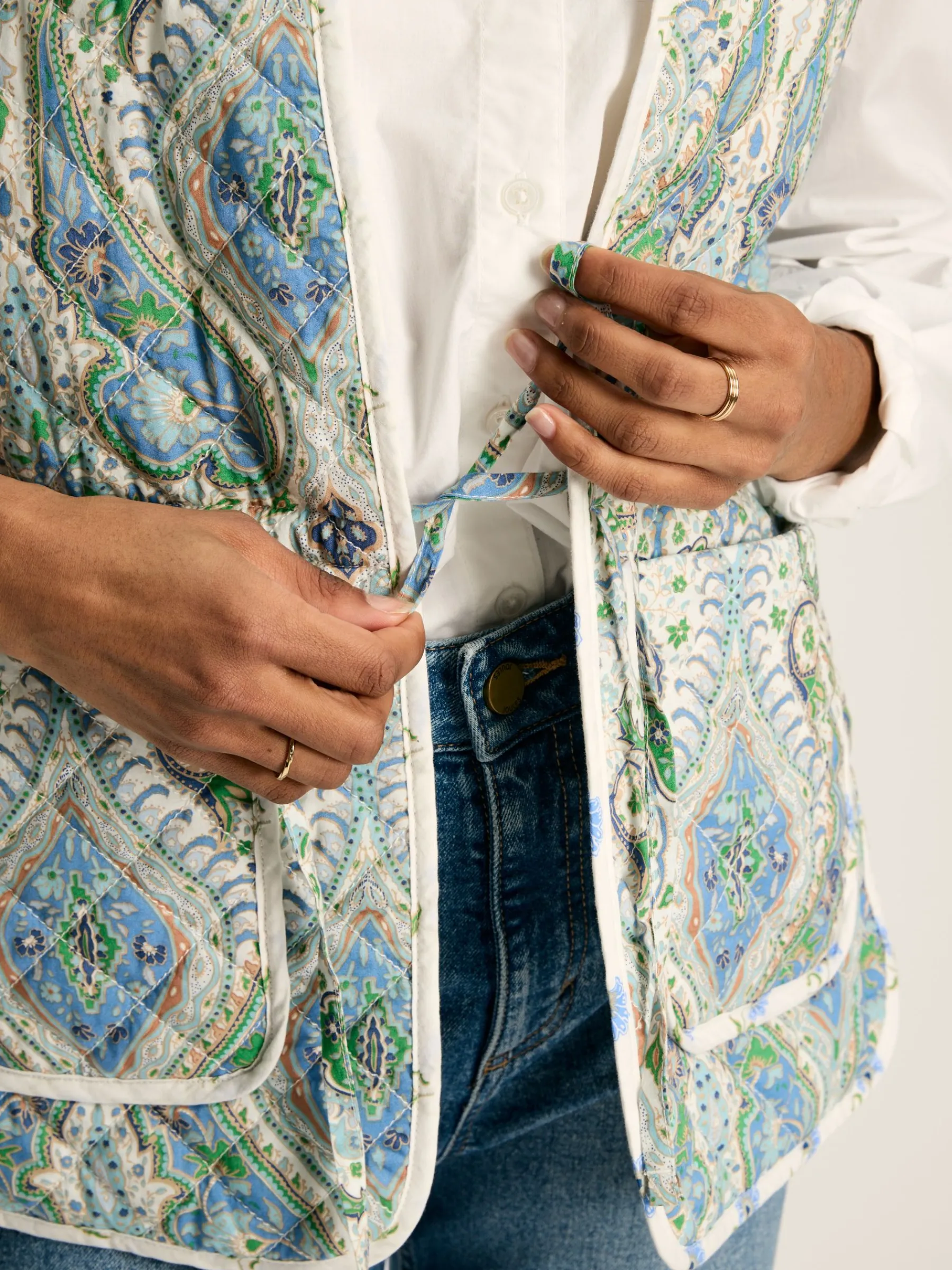 Hatfield Blue Paisley Cotton Quilted Gilet<Joules Hot