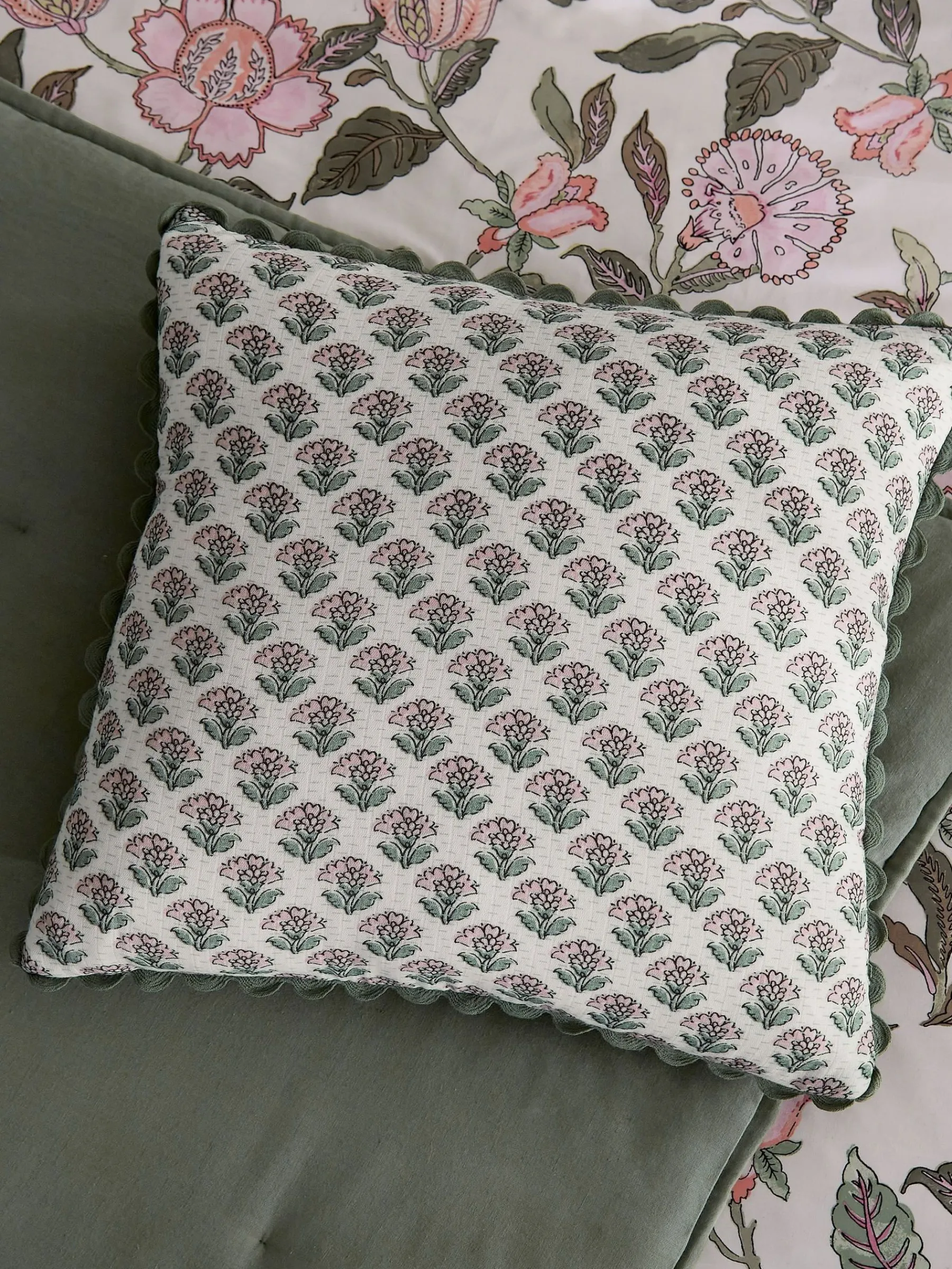 Indienne 100% Cotton Printed Cushion<Joules New